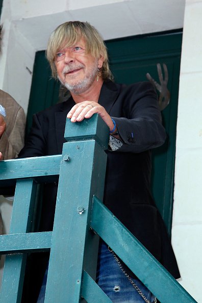 Renaud assiste à la 21e 'La forêt des livres' à Chanceaux-Pres Loches le 28 août 2016 à Loches, France. | Photo : Getty Images