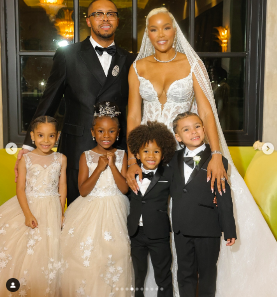 LeToya Luckett and Taleo Coles posing with LeToya's kids and other loved ones on their wedding day, posted on August 2, 2024 | Source: Instagram/iamaventergray