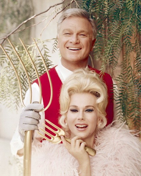 Eddie Albert and Eva Gabor in the American TV comedy series 'Green Acres', circa 1968. | Photo: Getty Images