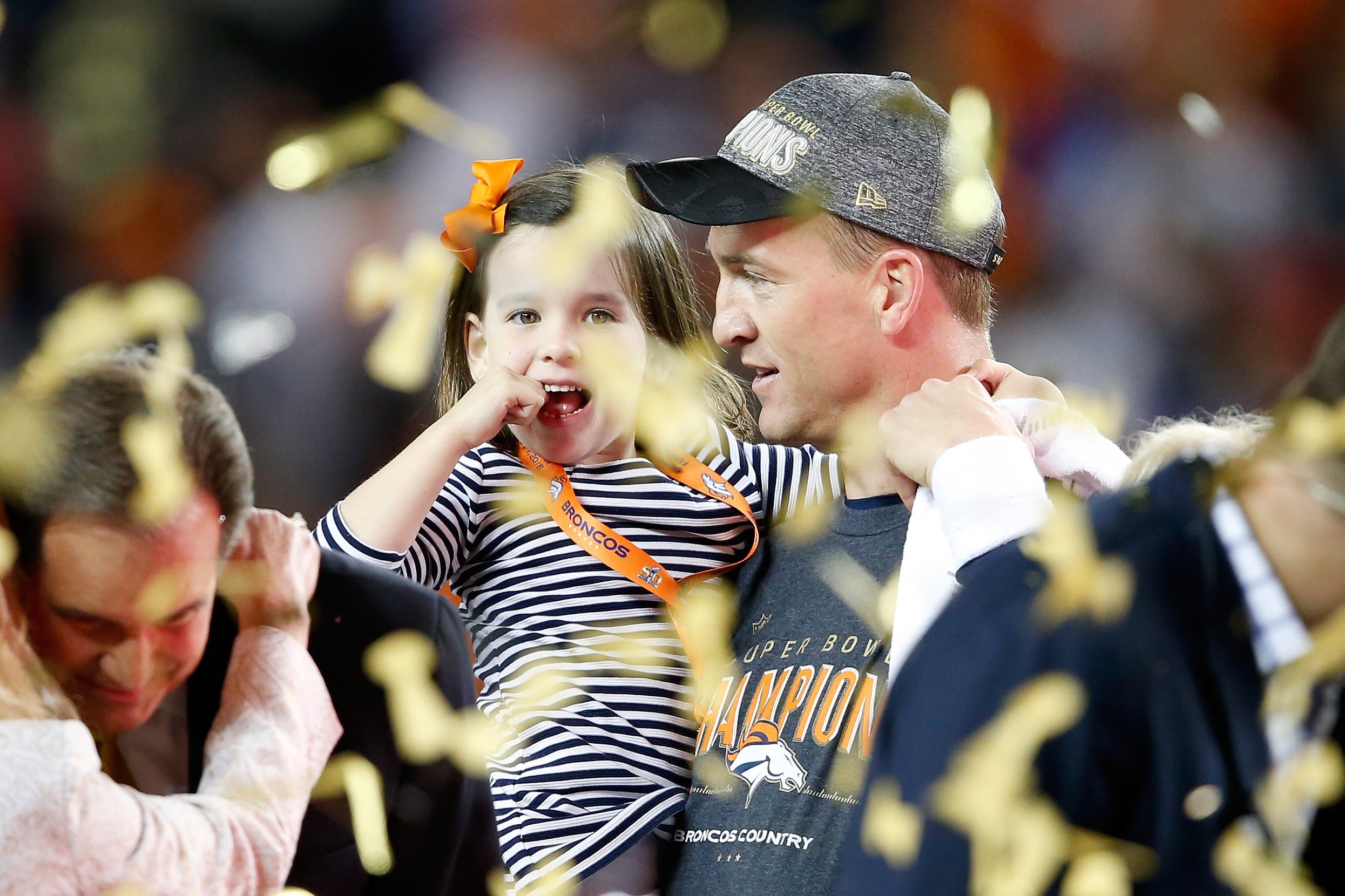 Peyton Manning and daughter Mosley Manning at Levi's Stadium on February 7, 2016 in Santa Clara, California | Source: Getty Images