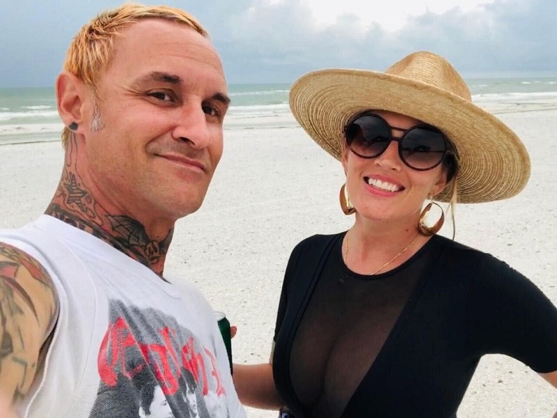 Marisa Sullivan with her husband Jimmy on the beach in Florida. They are spending time with family while Marisa completes radiation | Photo: Courtesy of Marisa Sullivan