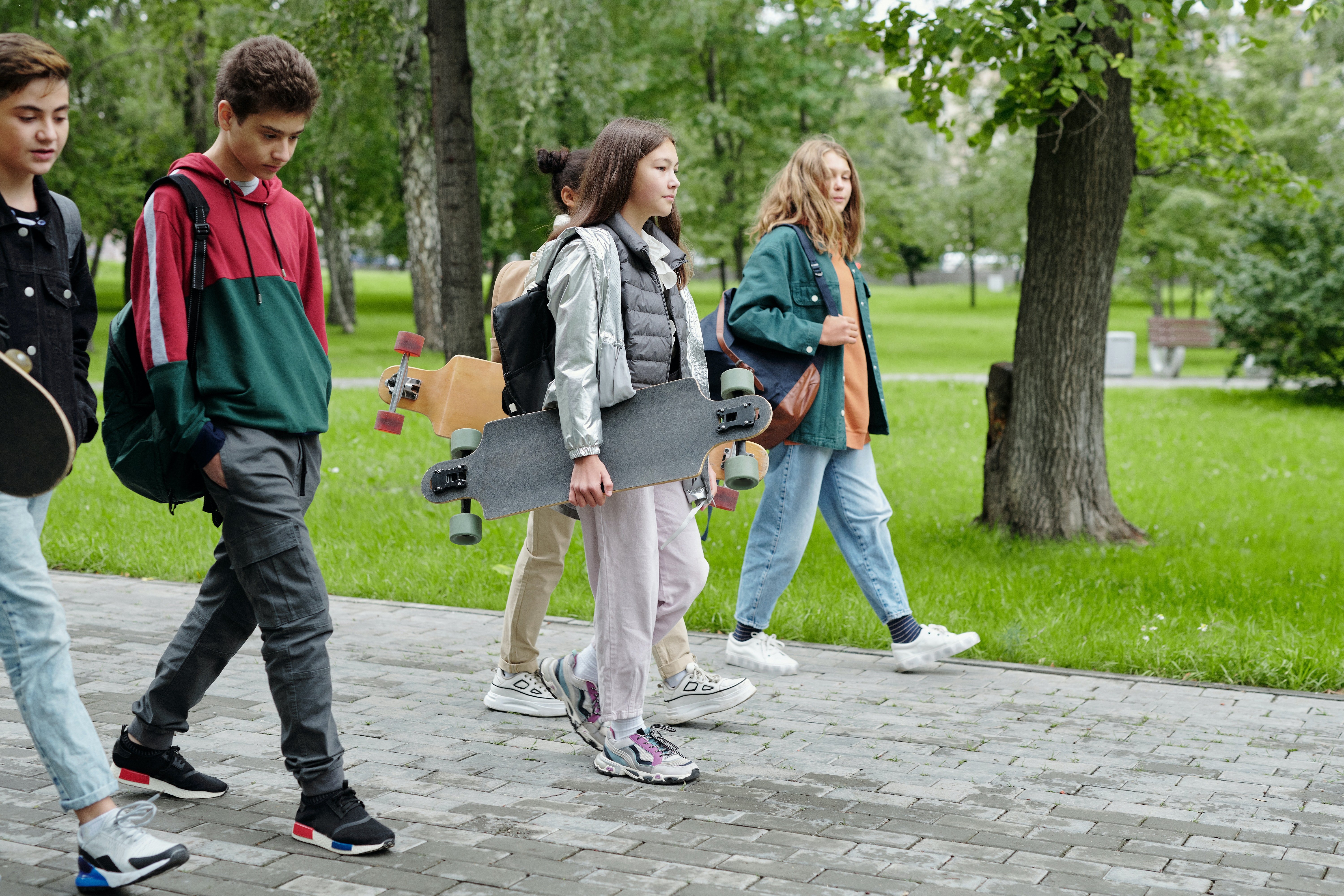 James was at the park with what seemed to be a blind girl when his classmates spotted him there. | Source: Pexels