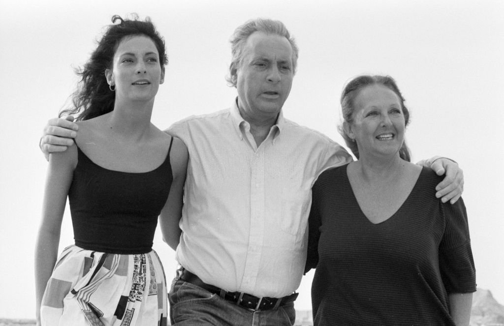Portrait de Michel SERRAULT,  sa femme Juanita et leur fille Nathalie. | Photo : Getty Images