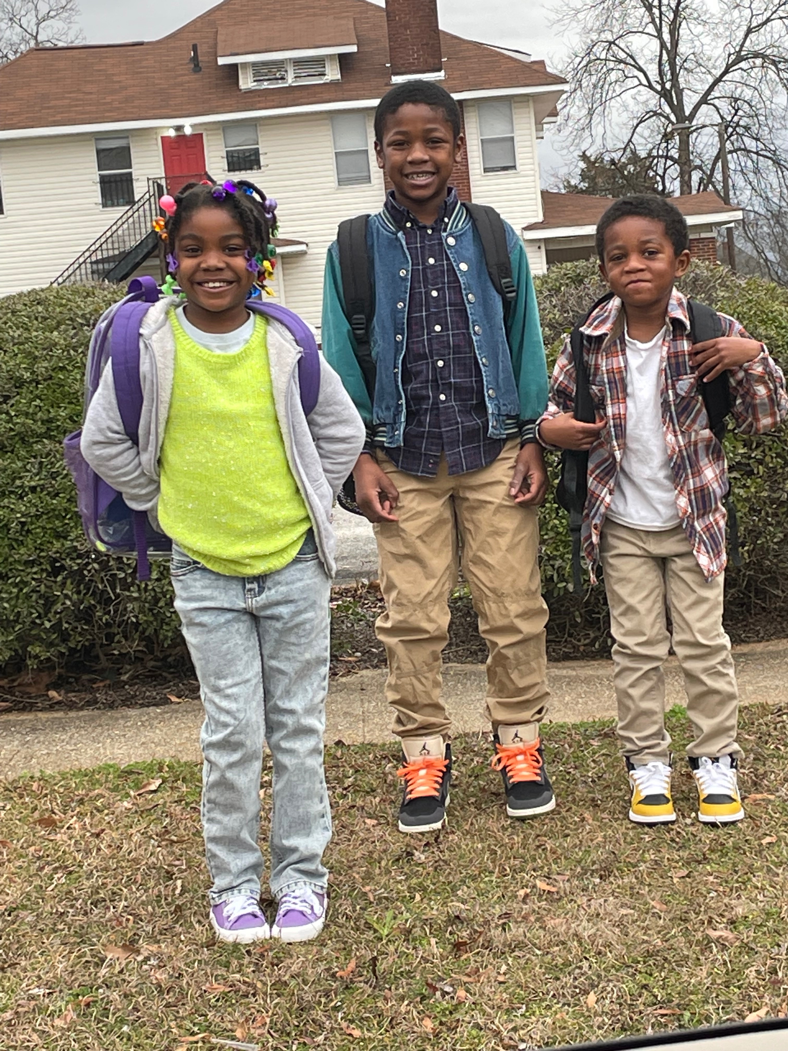 The children just wanted to go swimming that day. As seen in this photo, Bryan, Lola, and King Scott posed for their first day of school | Source: GoFundMe