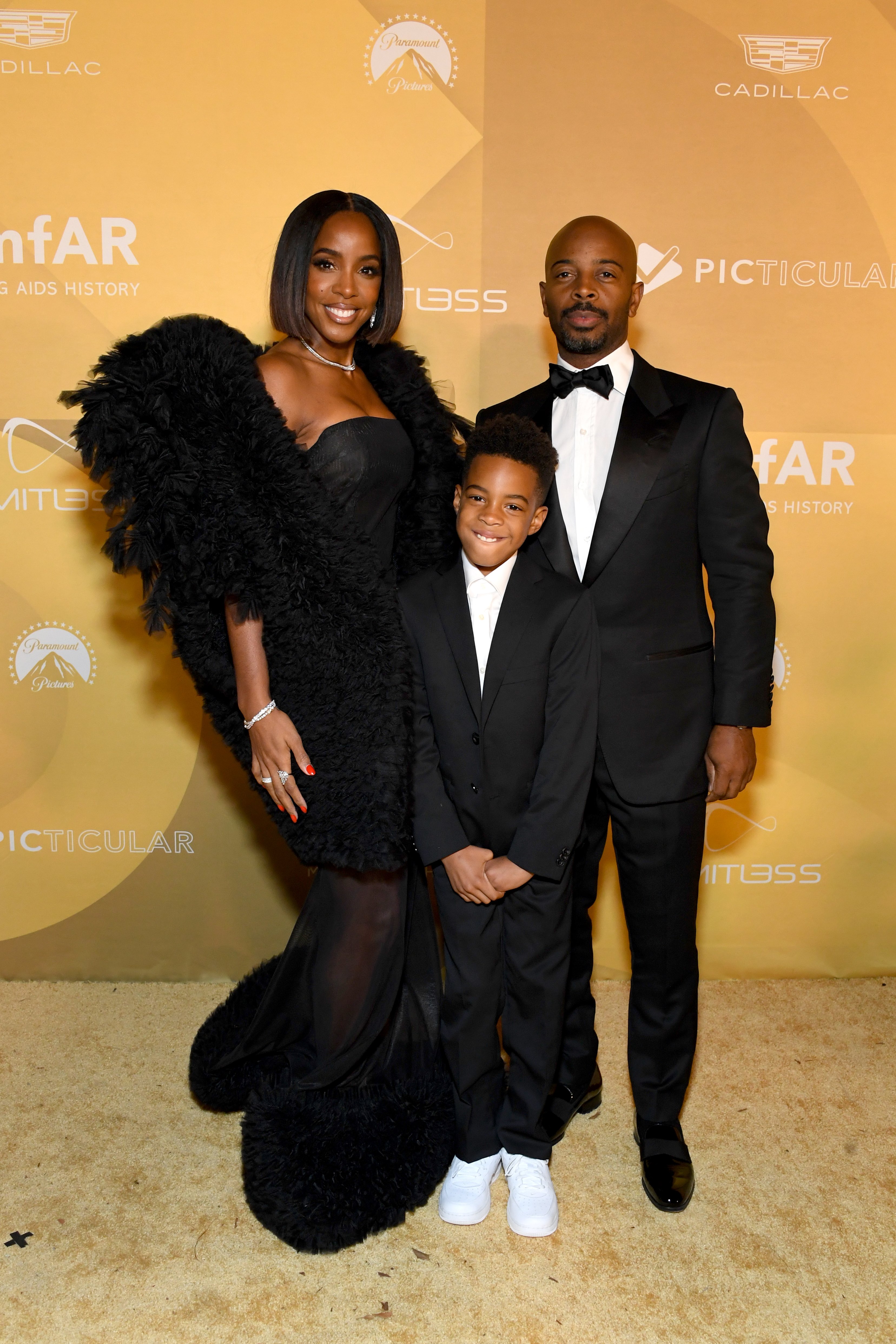Kelly Rowland, Titan Weatherspoon, and Tim Weatherspoon attend amfAR Gala Los Angeles 2022 at Pacific Design Center on November 3, 2022 in West Hollywood, California. | Source: Getty Images