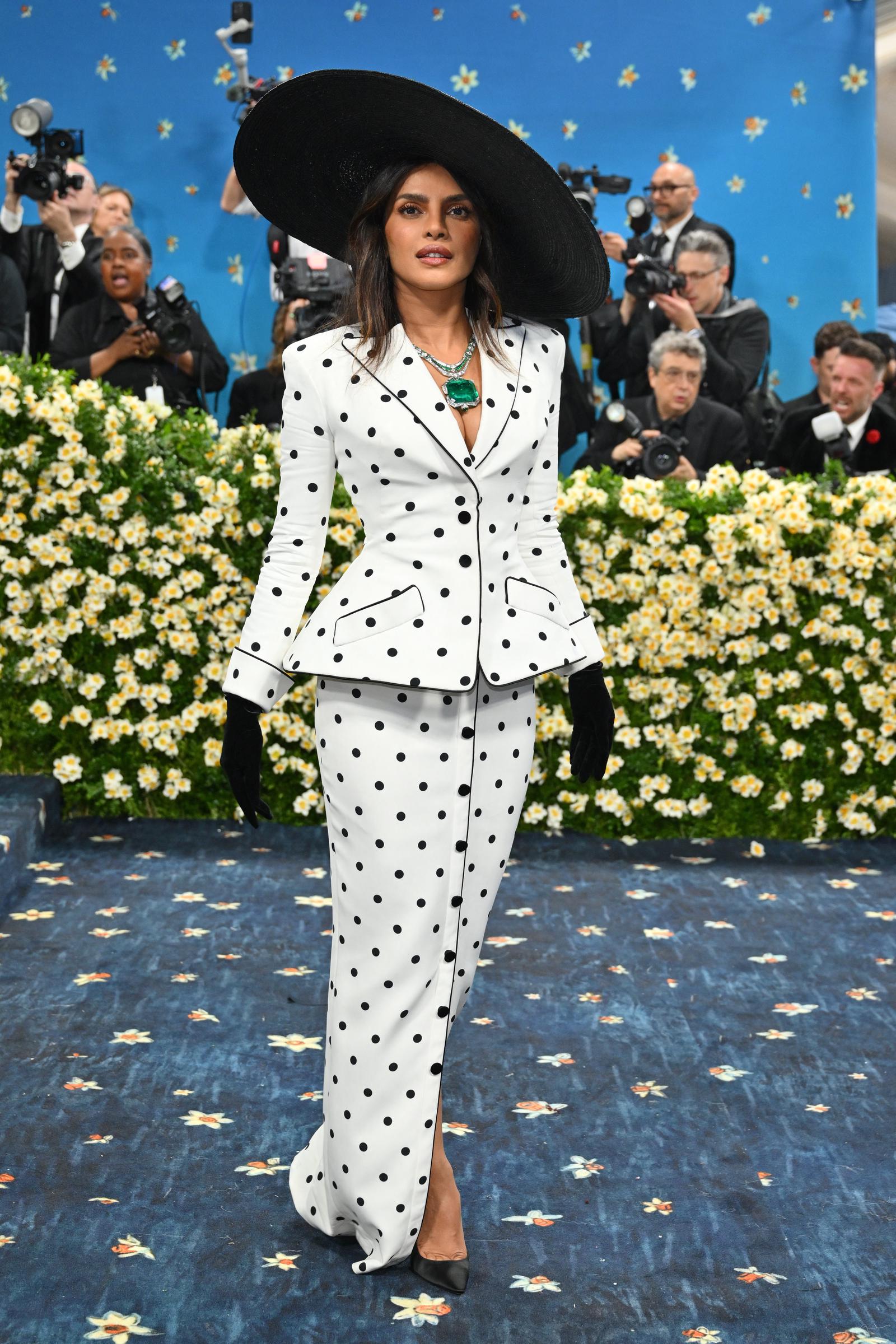 Priyanka Chopra Jonas shows off her full outfit | Source: Getty Images
