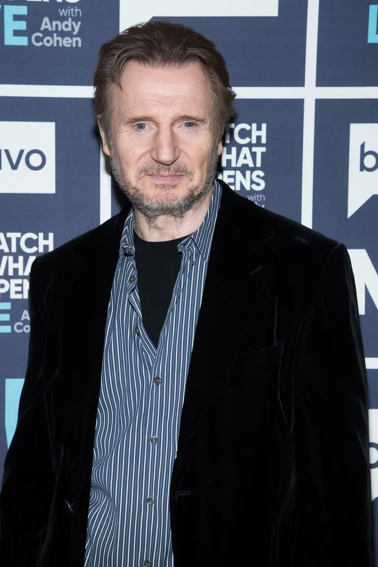 Liam Neeson lors de son apparition dans "Watch What Happens Live With Andy Cohen", saison 17. / Source : Getty Images