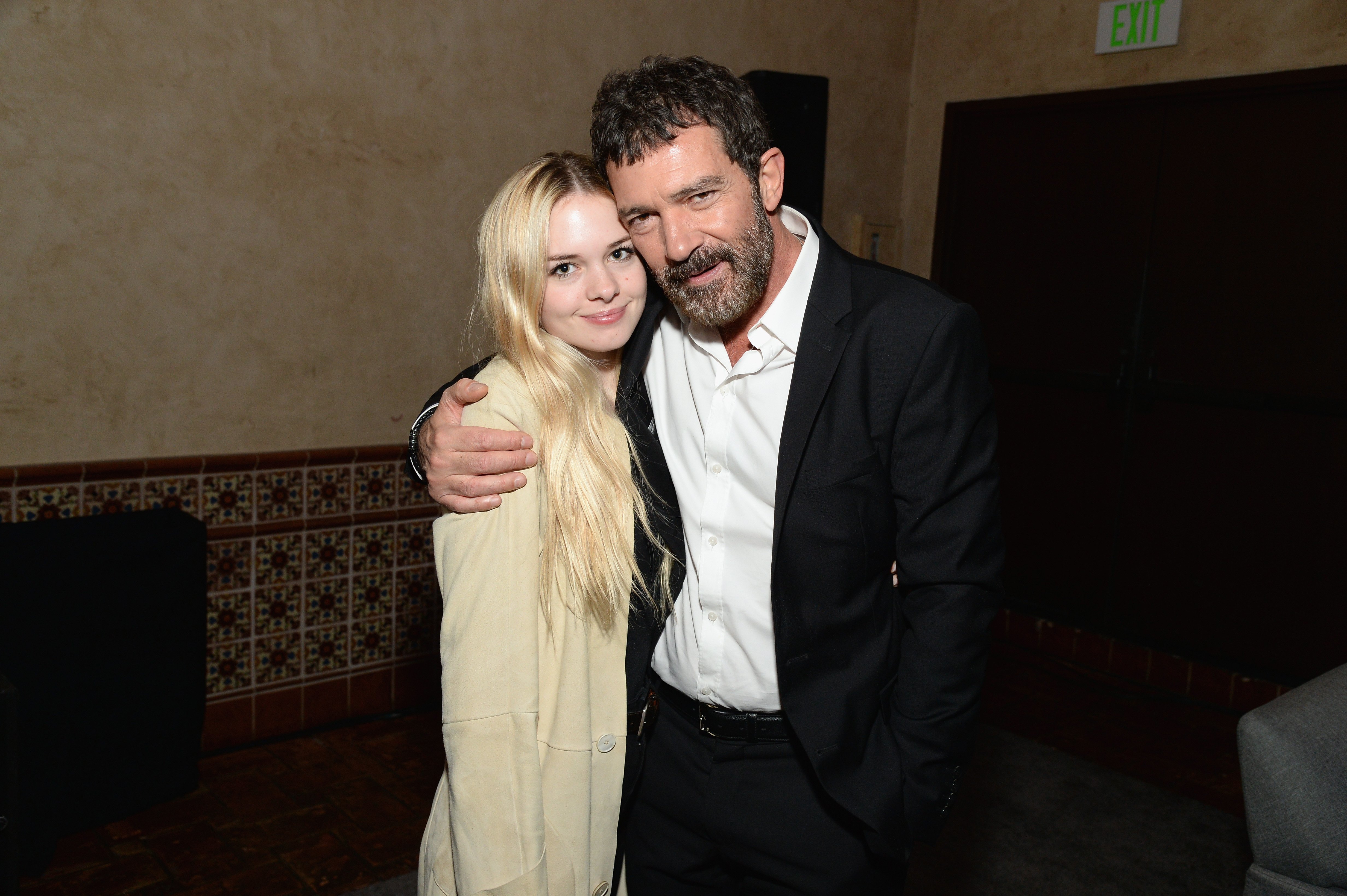 Antonio Banderas (der) y Stella del Carmen Banderas Griffith (izq) asisten al after-party de la fiesta de estreno para "The 33" durante el AFI FEST 2015 en el Teatro Chino de Hollywood, California en noviembre de 2015 || Fuente: Getty Images Antonio Banderas (der) y Stella del Carmen Banderas Griffith (izq) asisten al after-party de la fiesta de estreno para "The 33" durante el AFI FEST 2015 en el Teatro Chino de Hollywood, California en noviembre de 2015 || Fuente: Getty Images