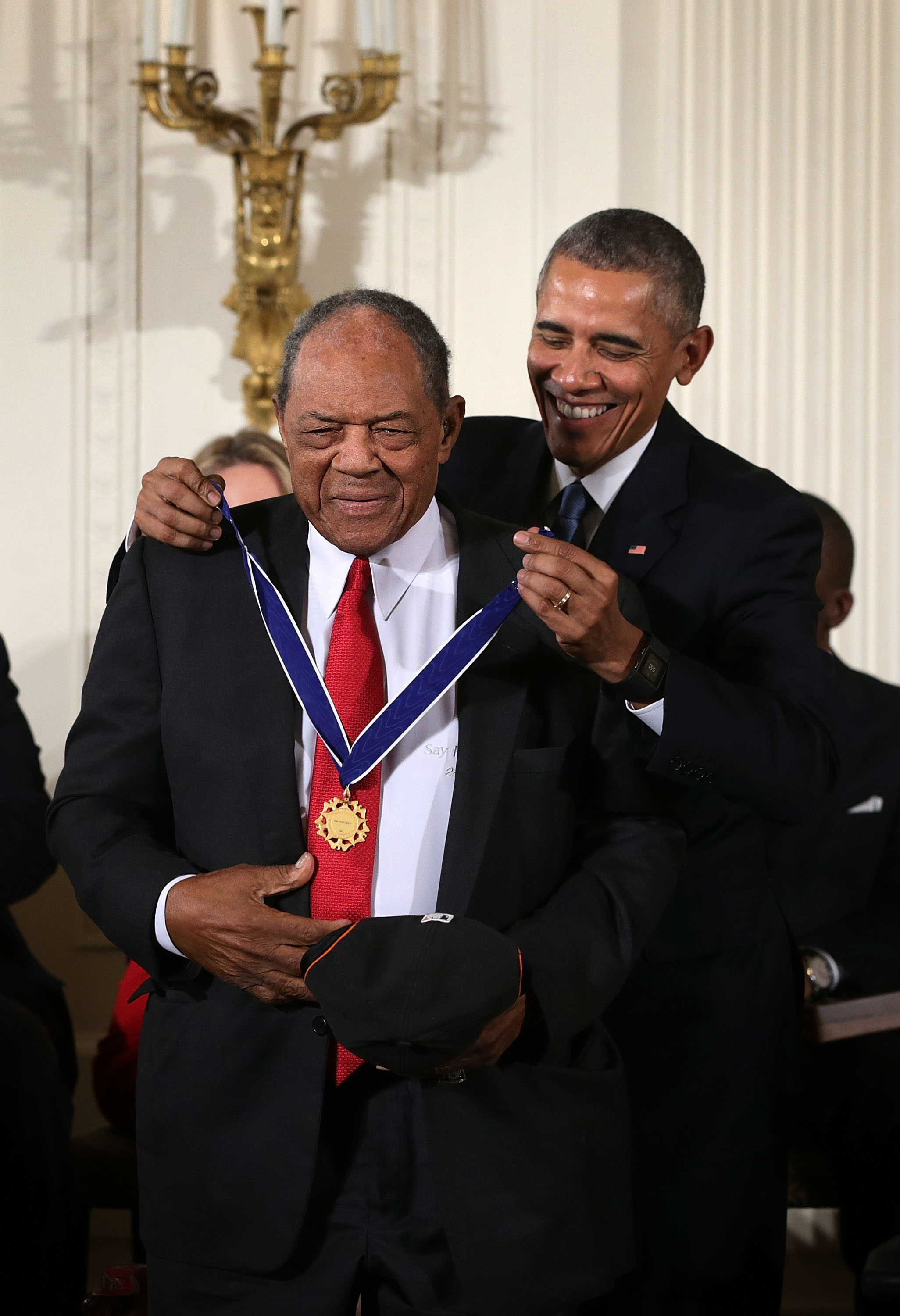 Former U.S. President Barack Obama awards Presidential Medal of Freedom to former professional baseball player Willie Mays at the White House on November 24, 2015. | Source: Getty Images