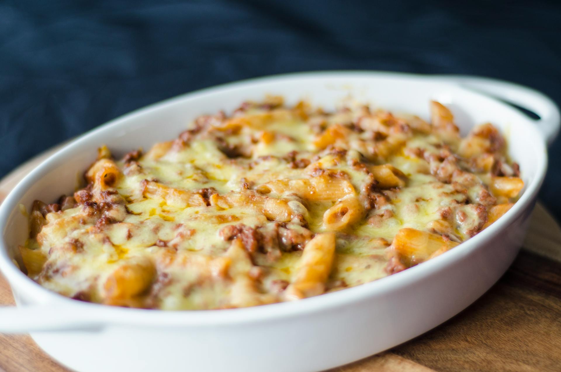 Macaroni and cheese in a baking dish | Source: Pexels