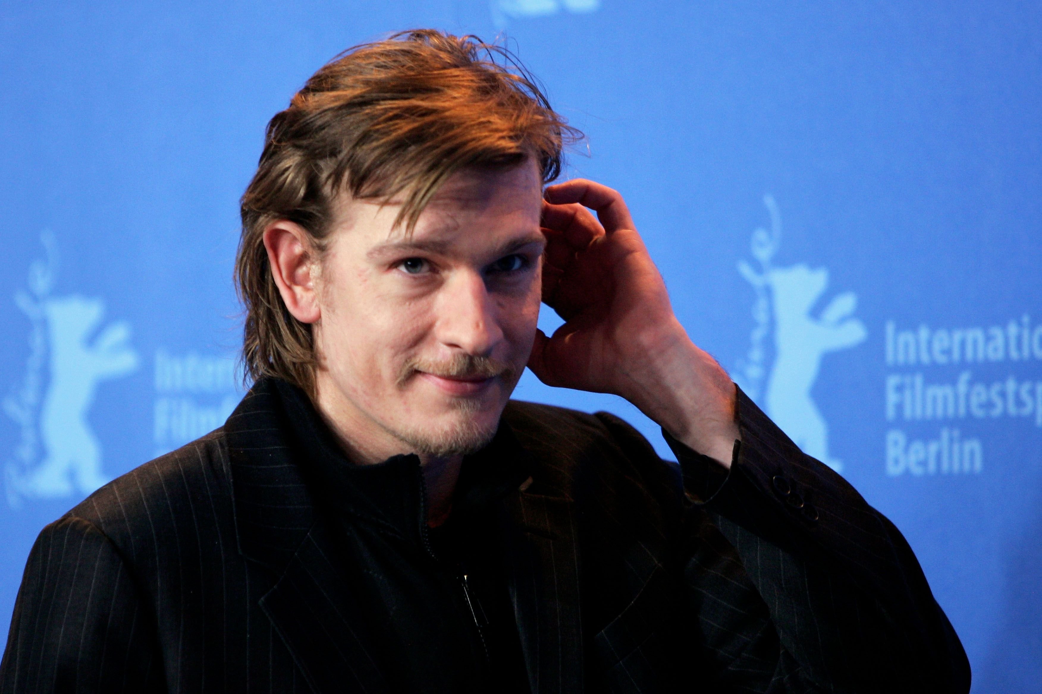 Guillaume Depardieu le 15 février 2007 à Berlin, en Allemagne. | Photo : Getty Images Guillaume Depardieu le 15 février 2007 à Berlin, en Allemagne. | Photo : Getty Images