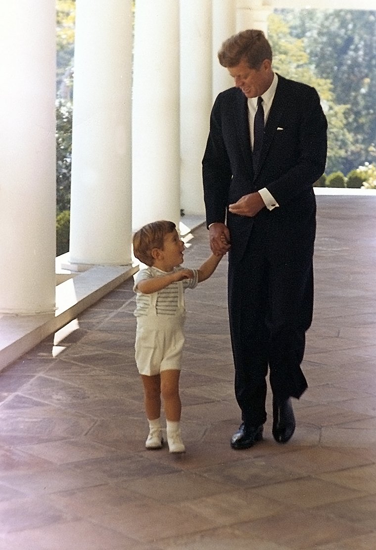 John F. Kennedy y John F. Kennedy Jr. en la Casa Blanca. | Foto: Wikimedia Commons. John F. Kennedy y John F. Kennedy Jr. en la Casa Blanca. | Foto: Wikimedia Commons.