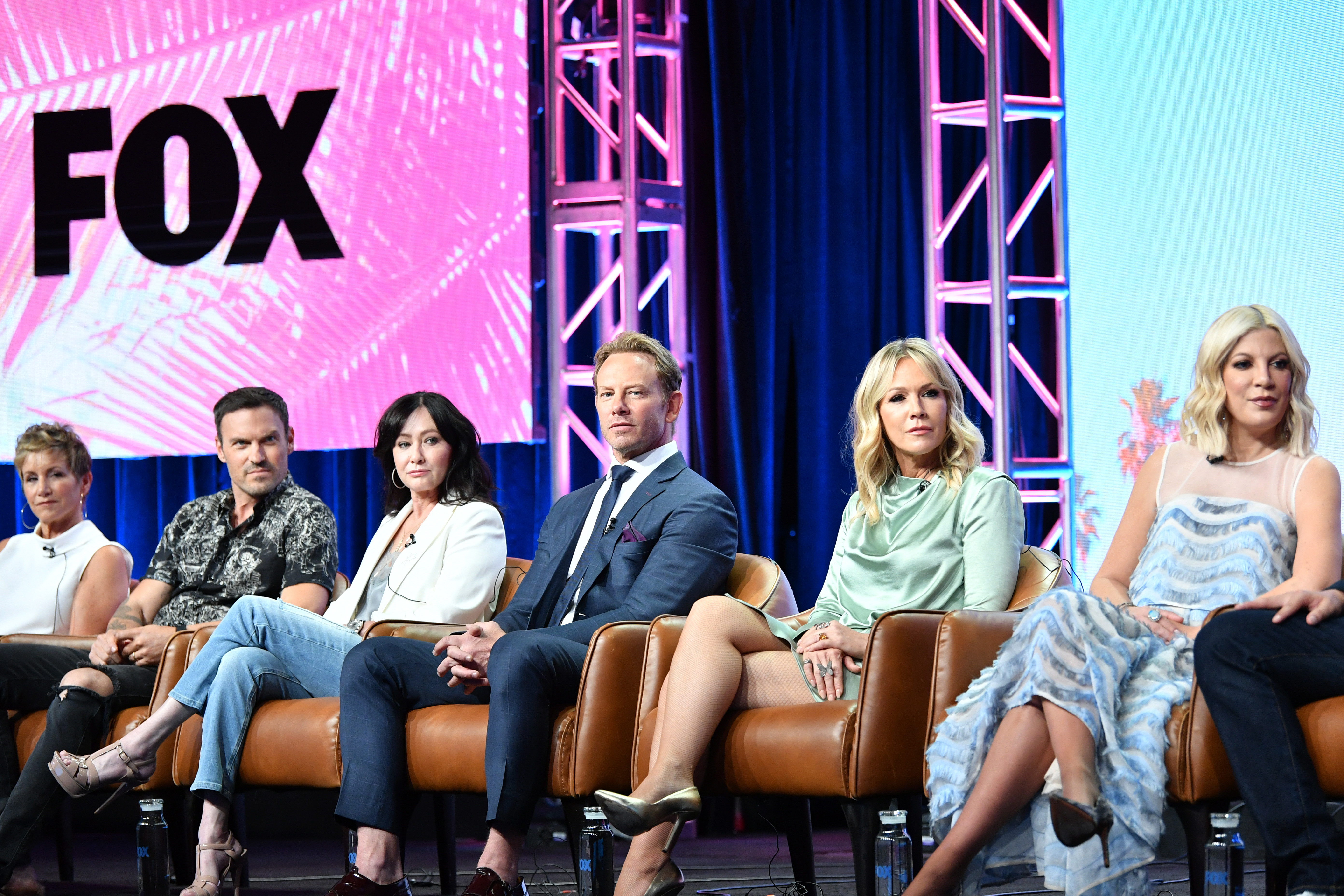 Gabrielle Carteris, Brian Austin Green, Shannen Doherty, Ian Ziering, Jennie Garth, and Tori Spelling at the Fox segment of the 2019 Summer TCA Press Tour in Beverly Hills on August 7, 2019 | Source: Getty Images