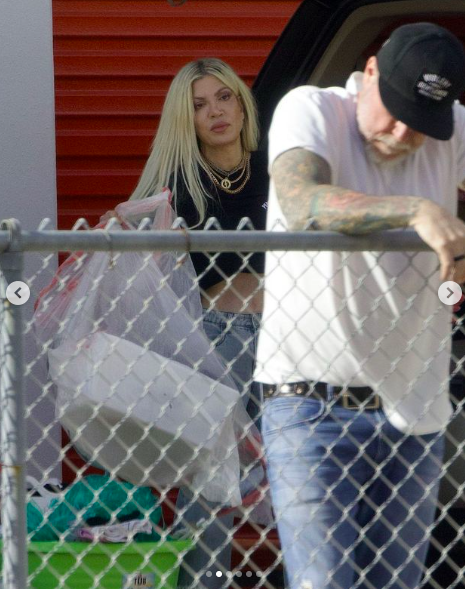 Tori Spelling and Dean McDermott seen at a storage unit posted on March 30, 2024 | Source: Instagram/entertainmenttonight