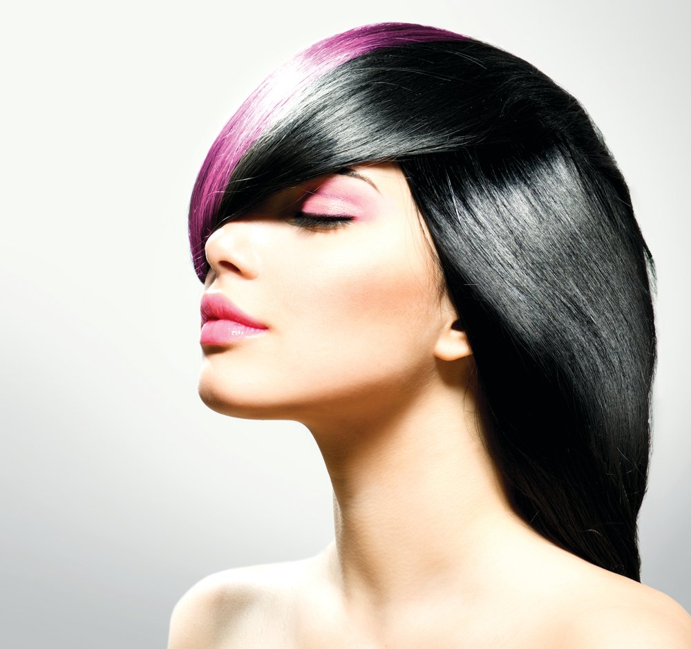 Modelo con flequillo de color fantasía. | Foto: Shutterstock Modelo con flequillo de color fantasía. | Foto: Shutterstock