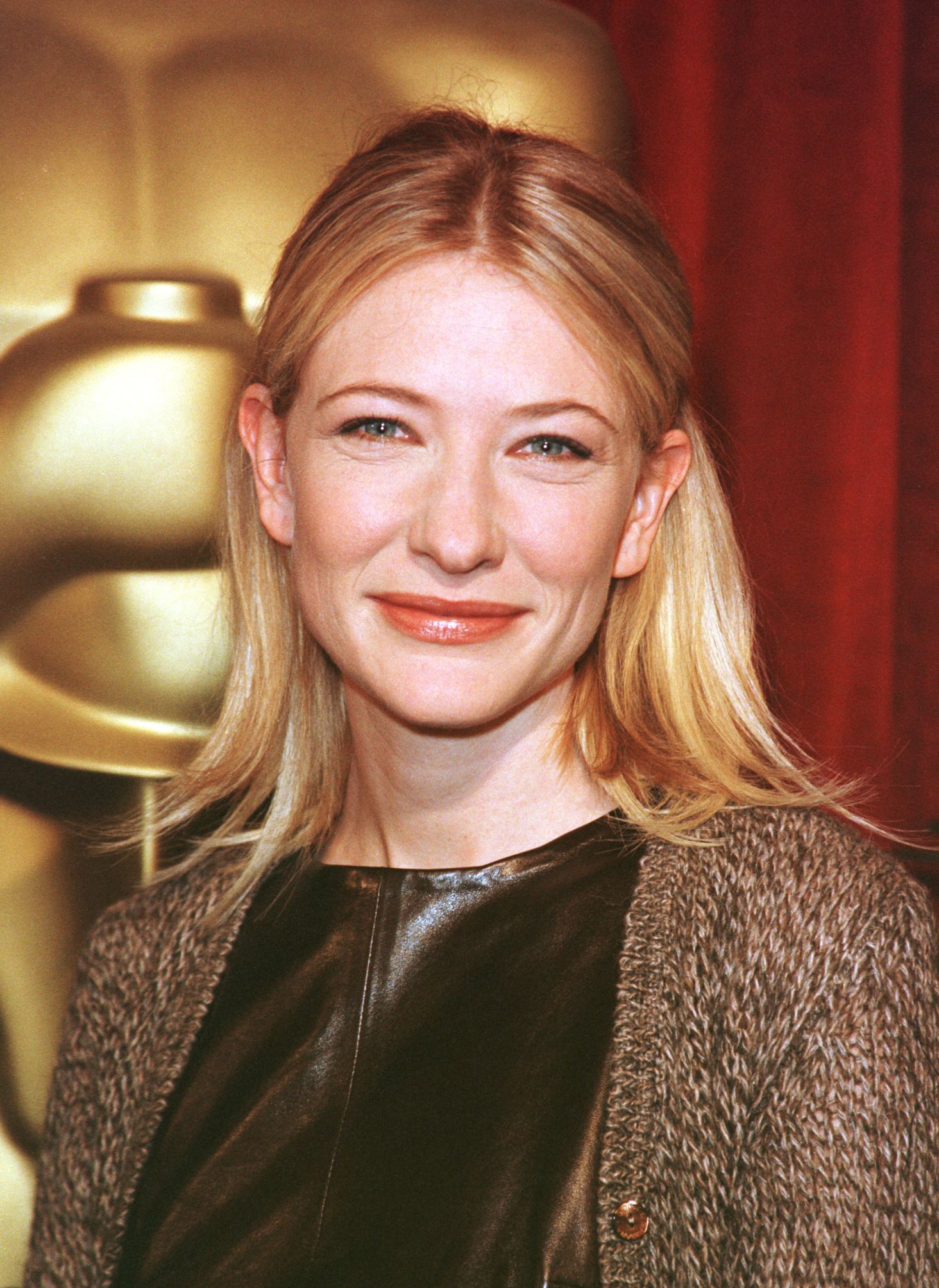 Cate Blanchett attends the annual Oscar nominees luncheon on March 8, 1999 | Source: Getty Images