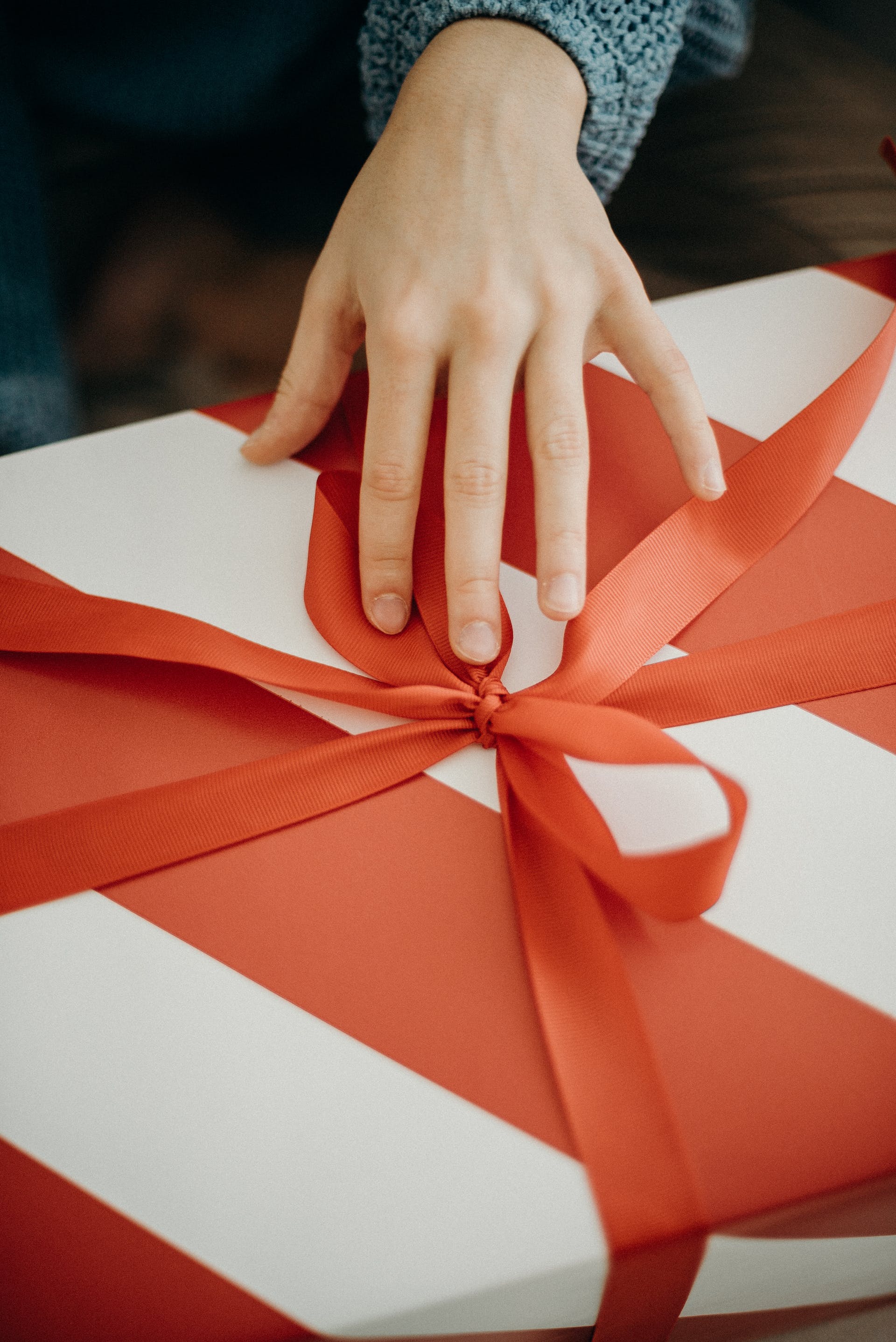 A woman touching a gift | Source: Pexels