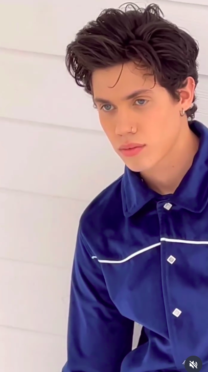 Ryan Muñiz posing during a photoshoot, from a reel posted on January 2, 2024 | Source: Instagram/revistaellas