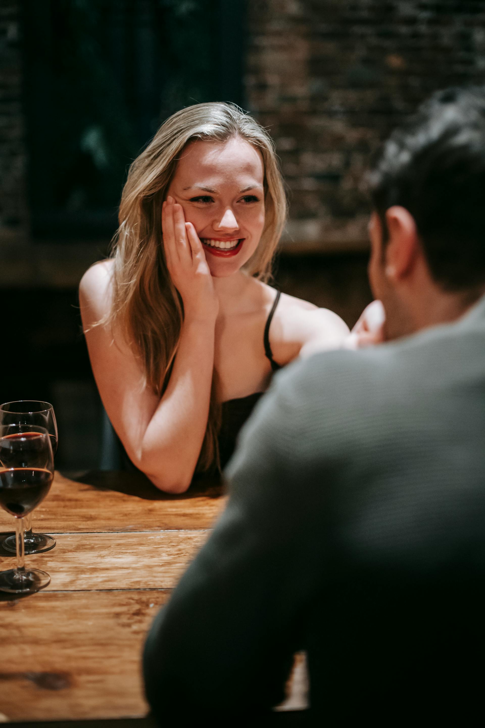 A couple having dinner together | Source: Pexels