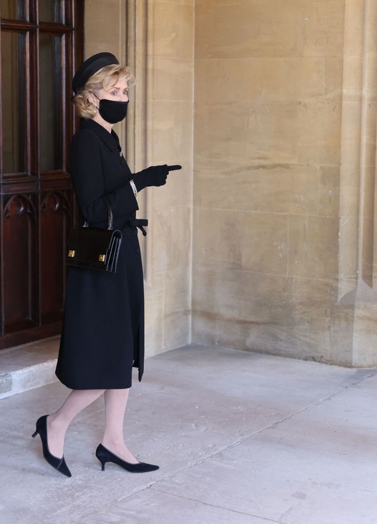 Penny Brabourne, comtesse Mountbatten de Birmanie, assiste à la cérémonie funéraire du prince britannique Philip à l'ouest de Londres, le 17 avril 2021. | Photo : Getty Images