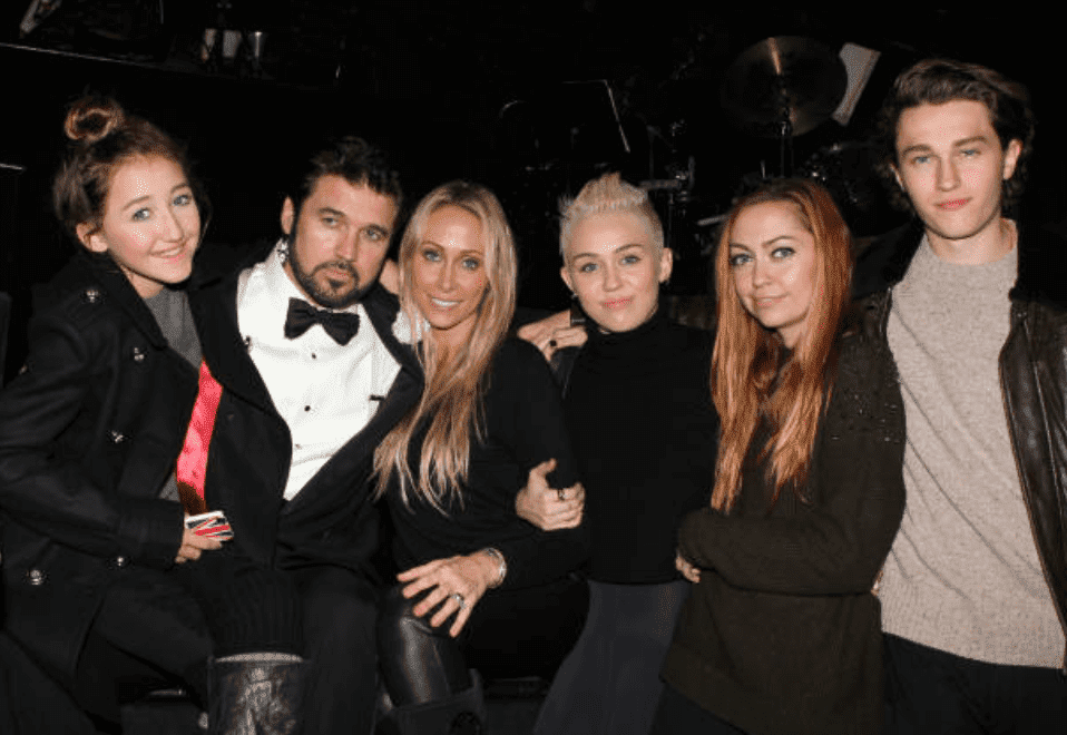 Billy Ray Cyrus, Tish Cyrus, Miley Cyrus, Noah Cyrus, Brandi Cyrus and Braison Cyrus poses as a family backstage at a showing for the musical "Chicago," on November 18, 2012, New York City | Source: Getty Images (Photo by Bruce Glikas/FilmMagic)