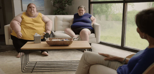 The Slaton sisters talking to a therapist for an episode of "1000-lb Sisters" uploaded to YouTube on January 18, 2021 | Photo: YouTube/Amy Slaton-Halterman