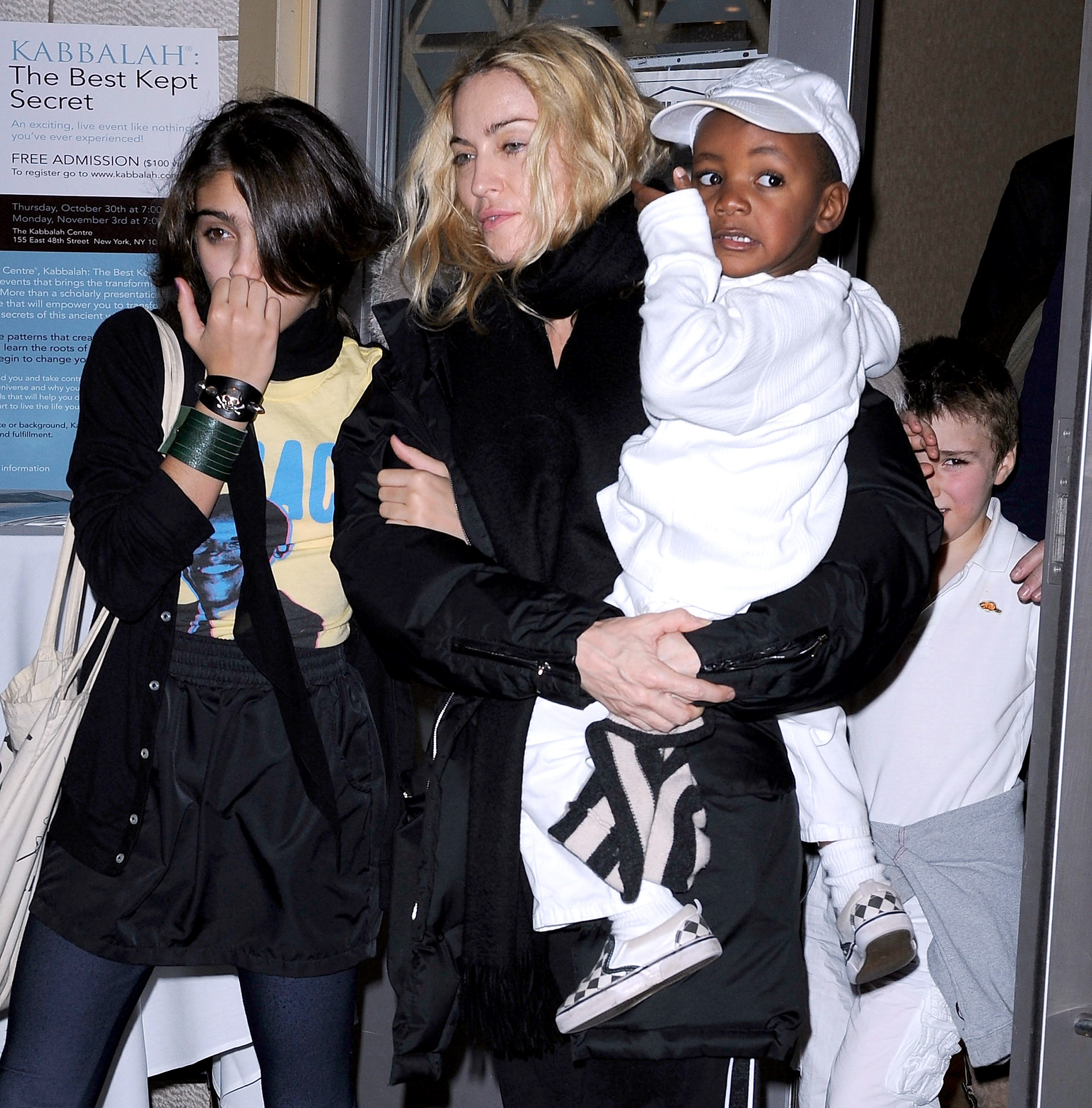 Madonna with her children Lourdes "Lola" Leon, David Banda, and Rocco Ritchie on October 24, 2008 in New York City | Source: Getty Images