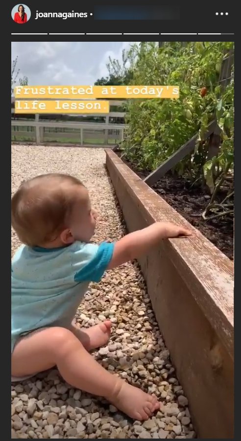 Joanna Gaines' son Crew Gaines frustrated that he can't eat stones | Photo: Instagram Story/Joanna Gaines