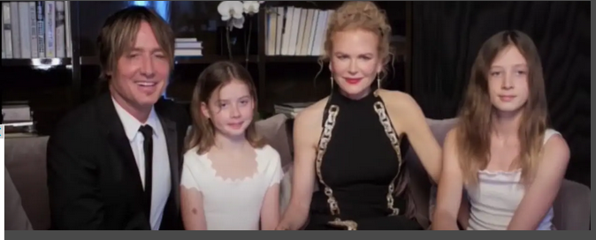 Keith Urban, Nicole Kidman, and their daughters Sunday and Faith at the Golden Globes Awards, from a video dated March 1, 2021 | Source: youtube.com/@EntertainmentTonight