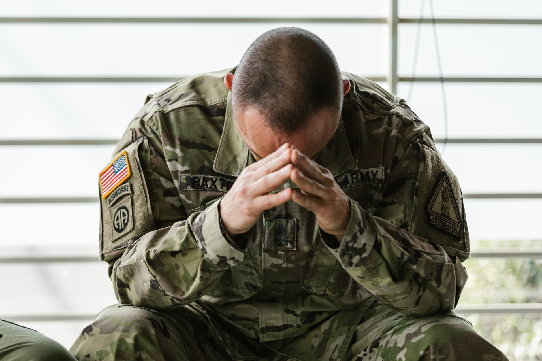The worried military man | Photo: Pexels