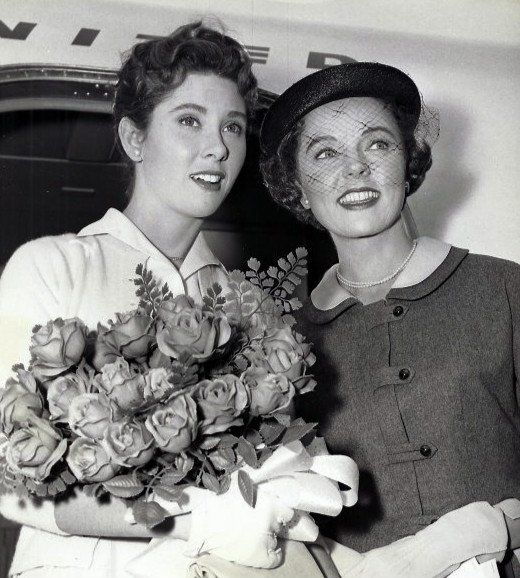 Elinor Donahue (Betty Anderson) and Jane Wyatt (Margaret Anderson) from the television program "Father Knows Best." | Source: Wikimedia Commons.