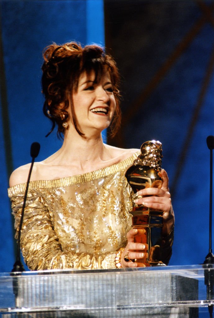 Nathalie Cerda recevant son Molière en 1996. | Photo : Getty Images