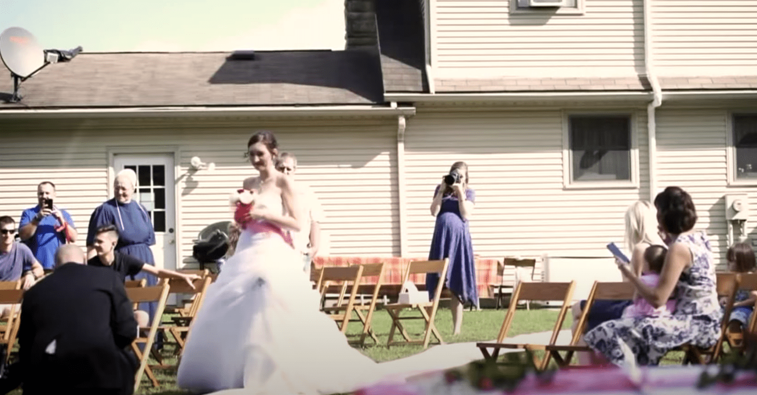 In a special backyard ceremony a father diagnosed with cancer sees all of his daughters walk down the aisle | Photo: Youtube/FOX 8 News Cleveland