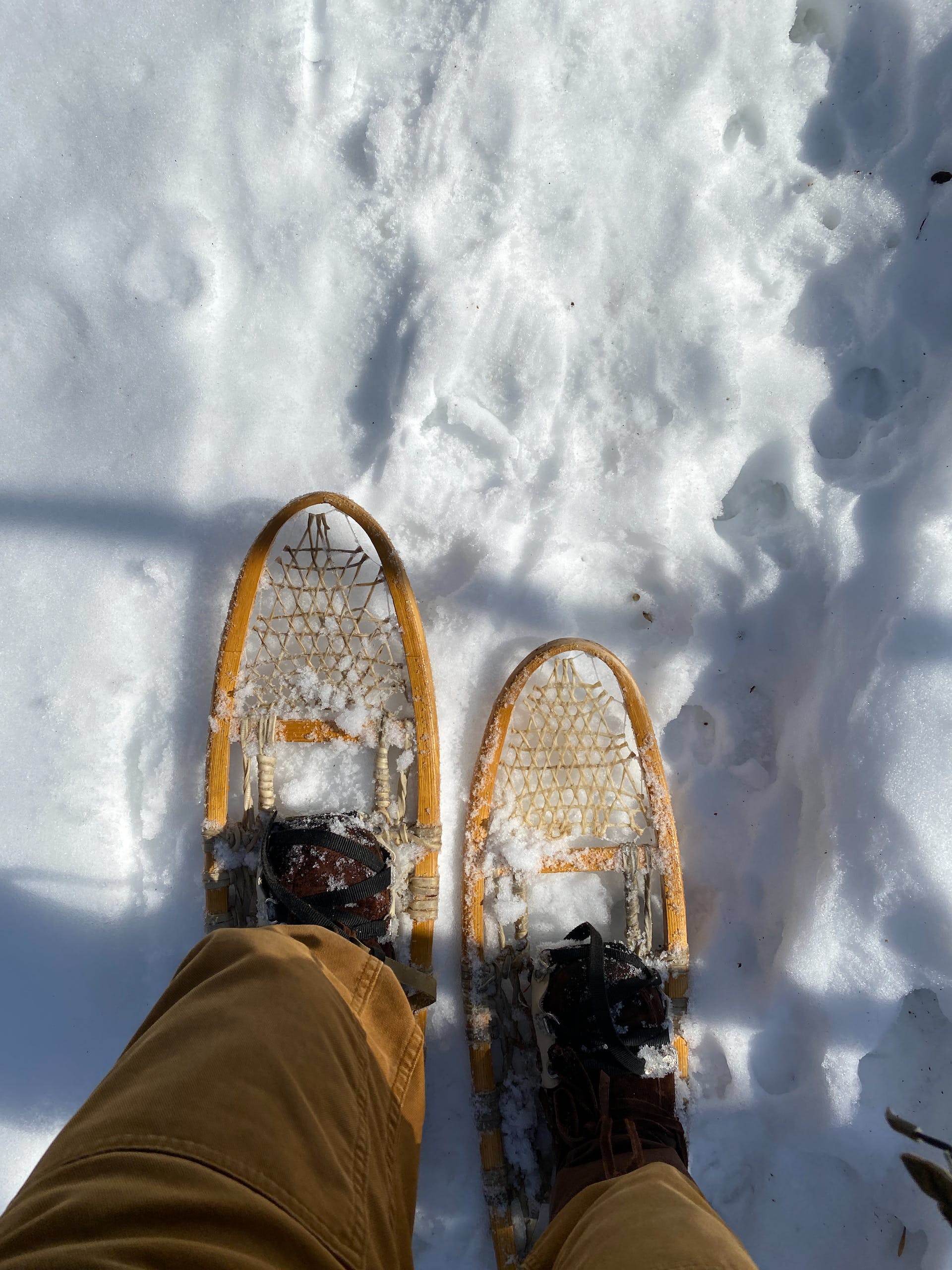 A person wearing snowshoes | Source: Pexels