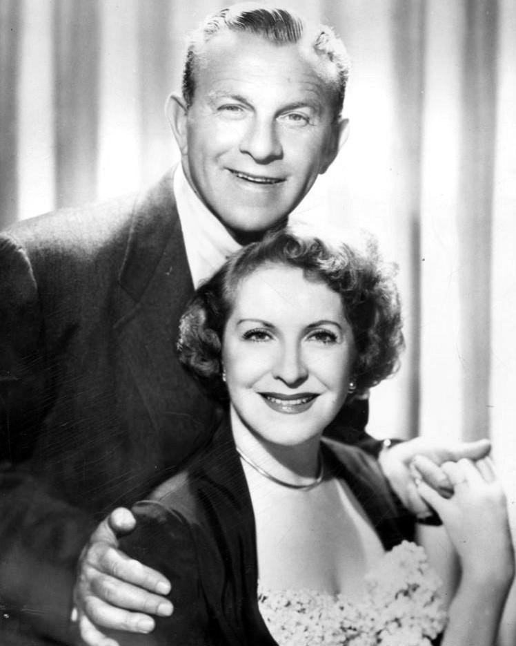 George Burns and Gracie Allen in 1952. | Source: Wikimedia Commons