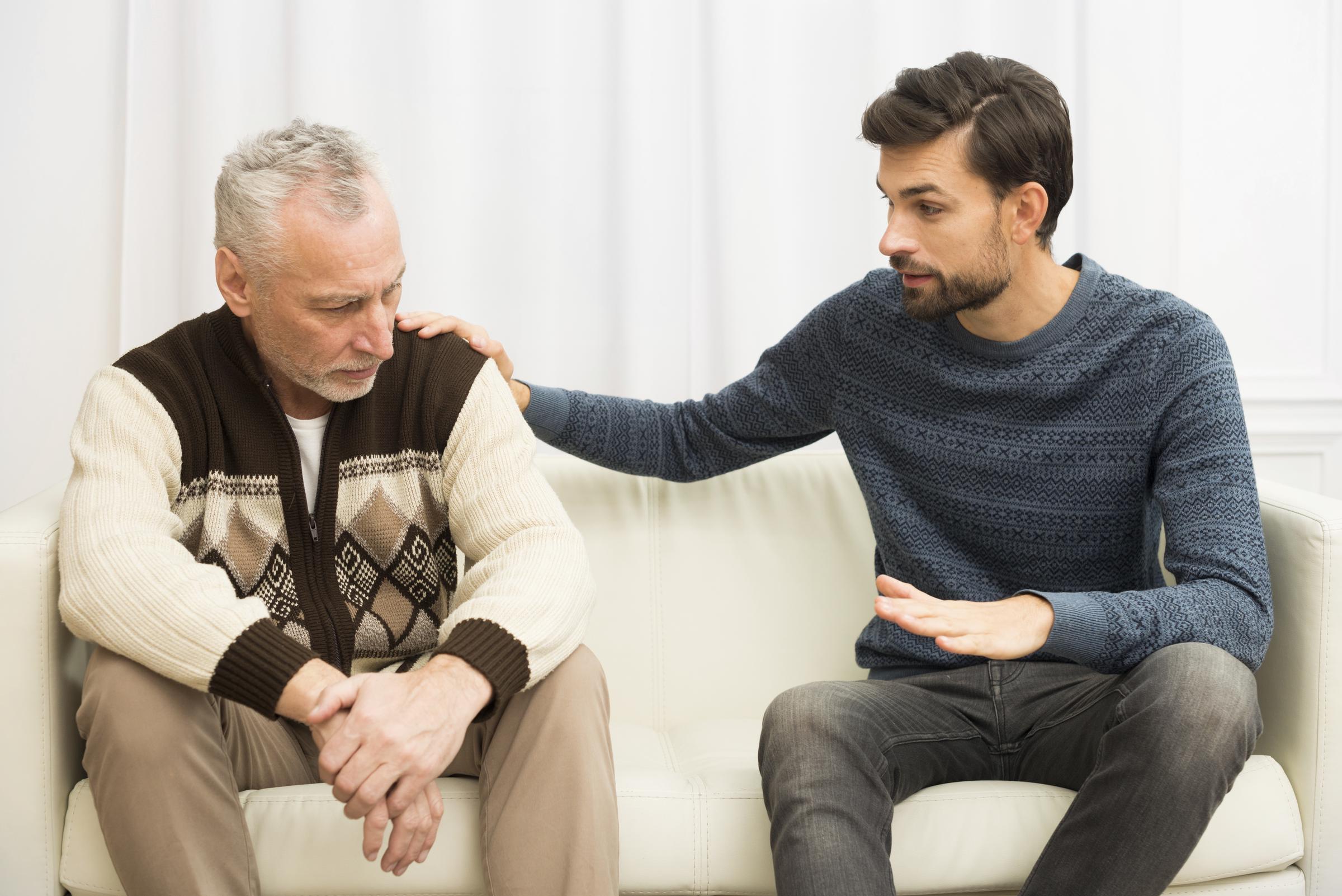 A young man talking to an older man | Source: Freepik