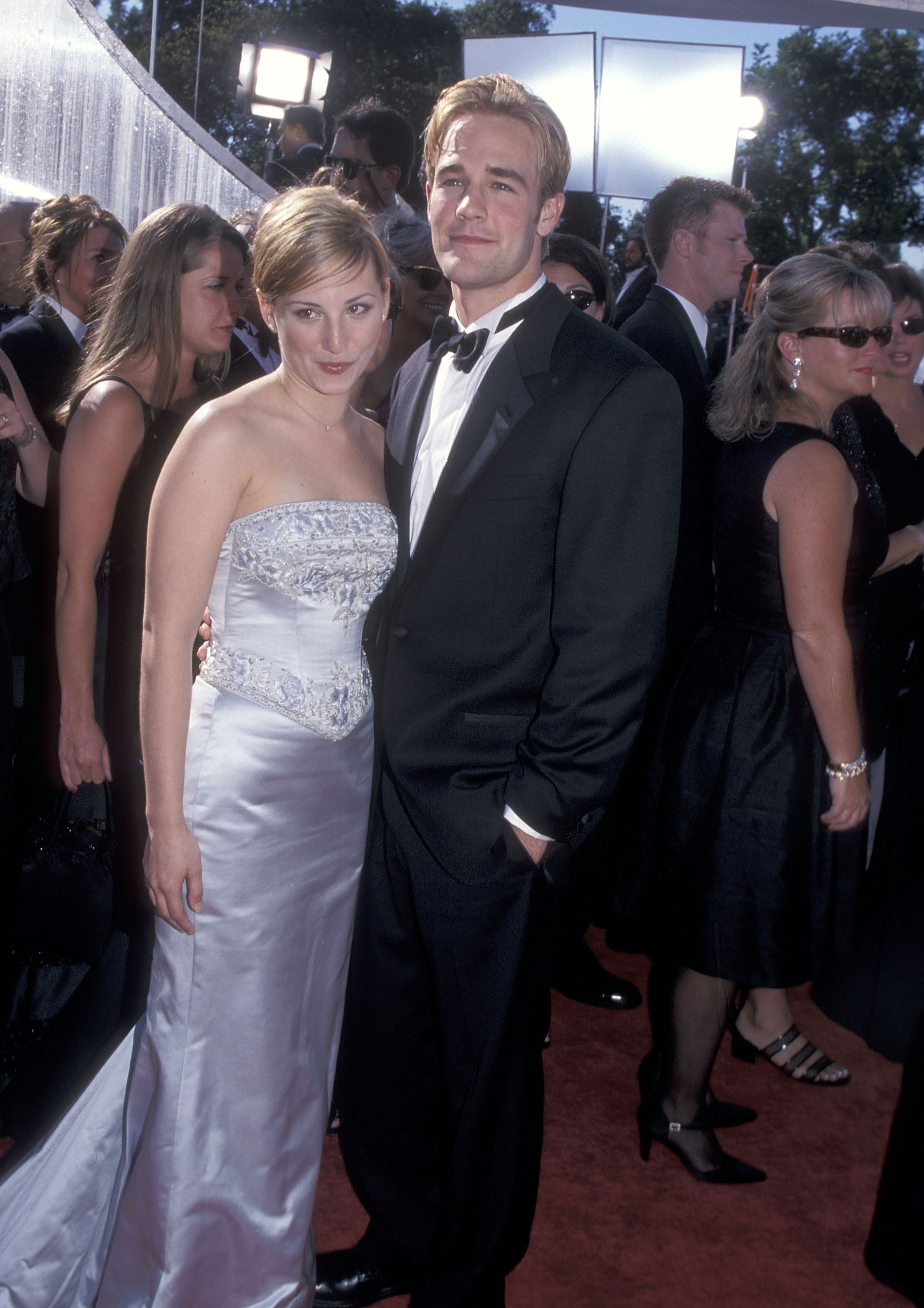 Heather McComb and James Van Der Beek at the 51st Annual Primetime Emmy Awards in Los Angeles, California on September 12, 1999. | Source: Getty Images
