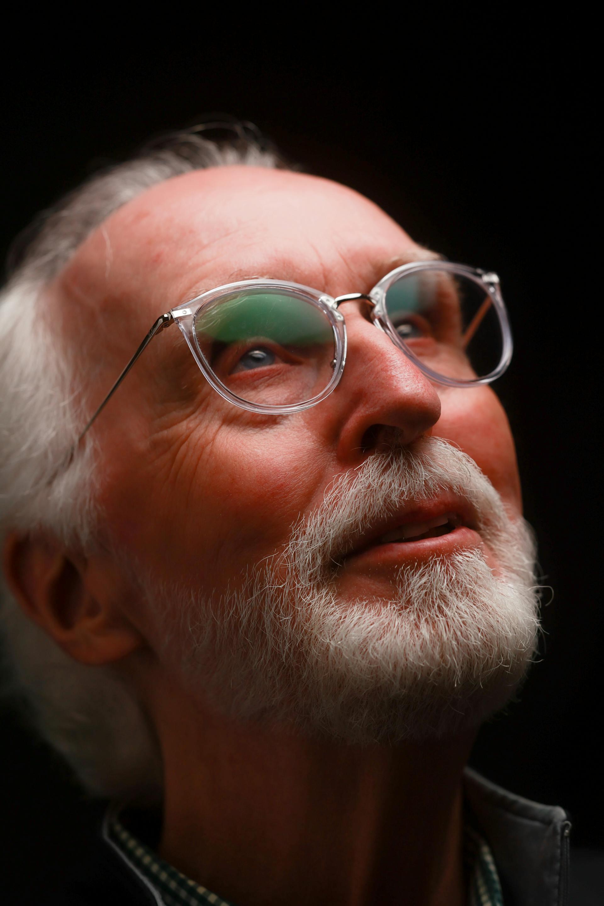 An elderly man with eyeglasses | Source: Pexels
