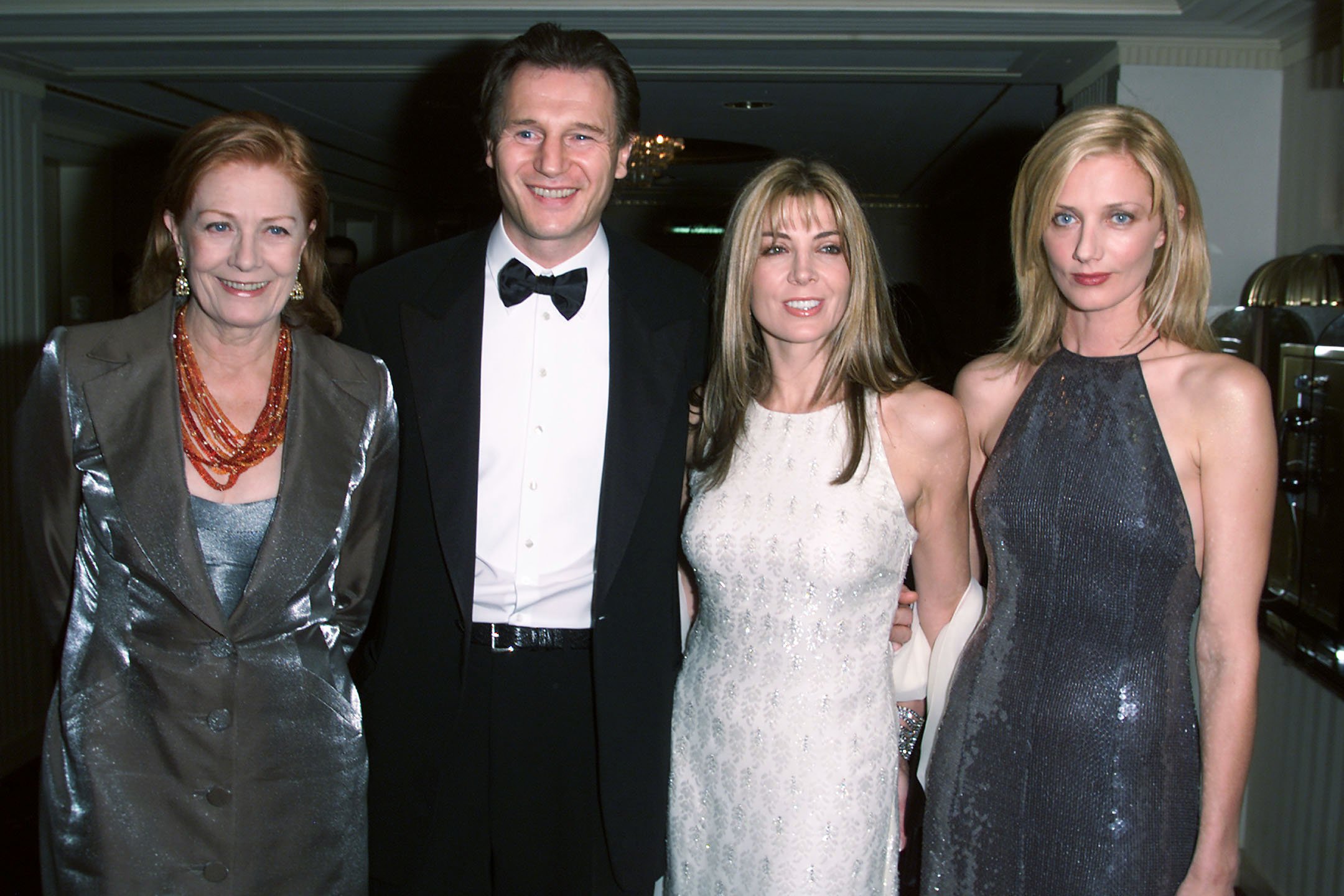 Natasha Richardson Joely Richardson & their Mother, Vanessa Redgrave and Liam Neeson in New York in 2000 | Source: Getty Images 
