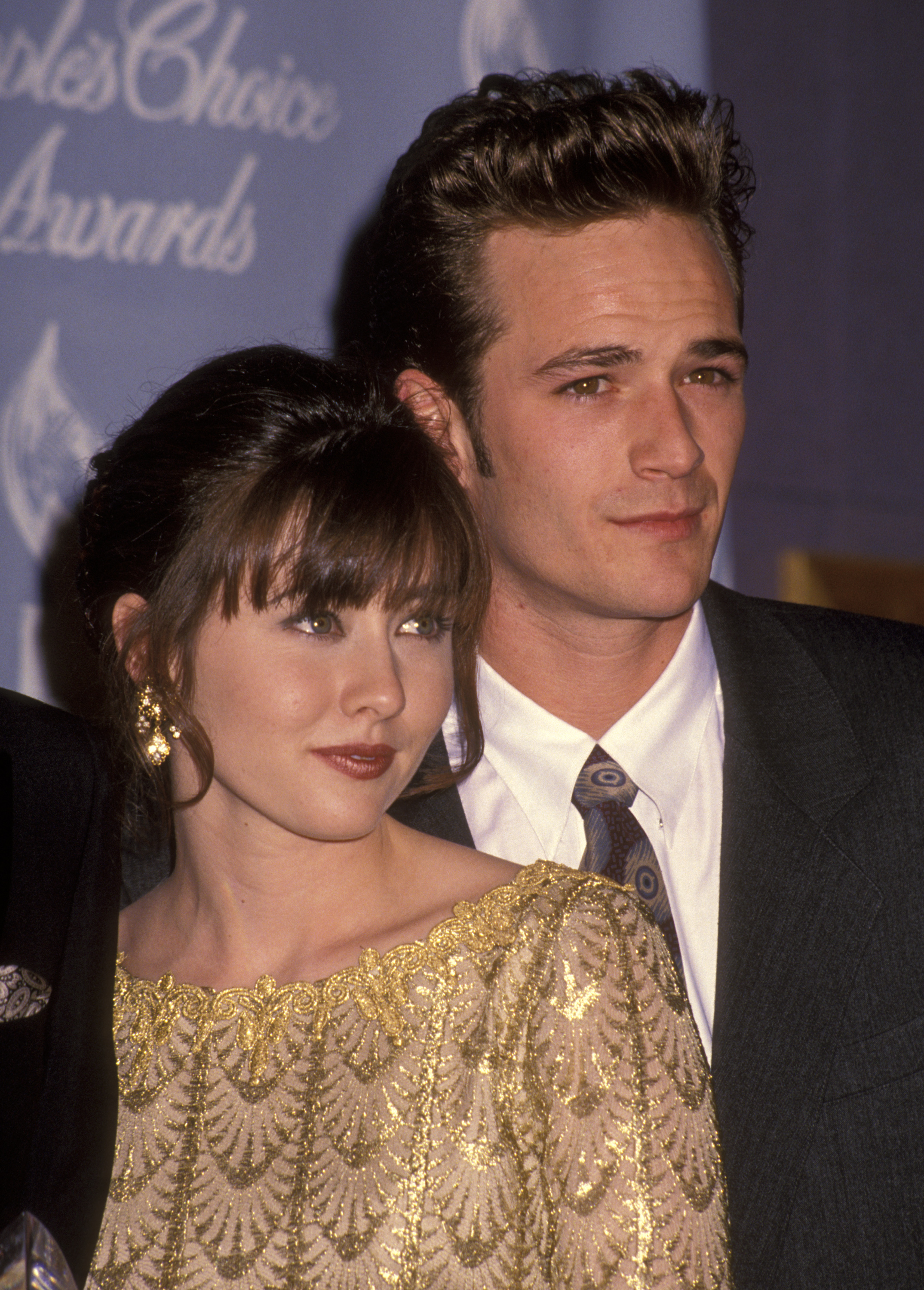 Shannen Doherty and Luke Perry at the 18th Annual People's Choice Awards in Universal City, California in 1992 | Source: Getty Images