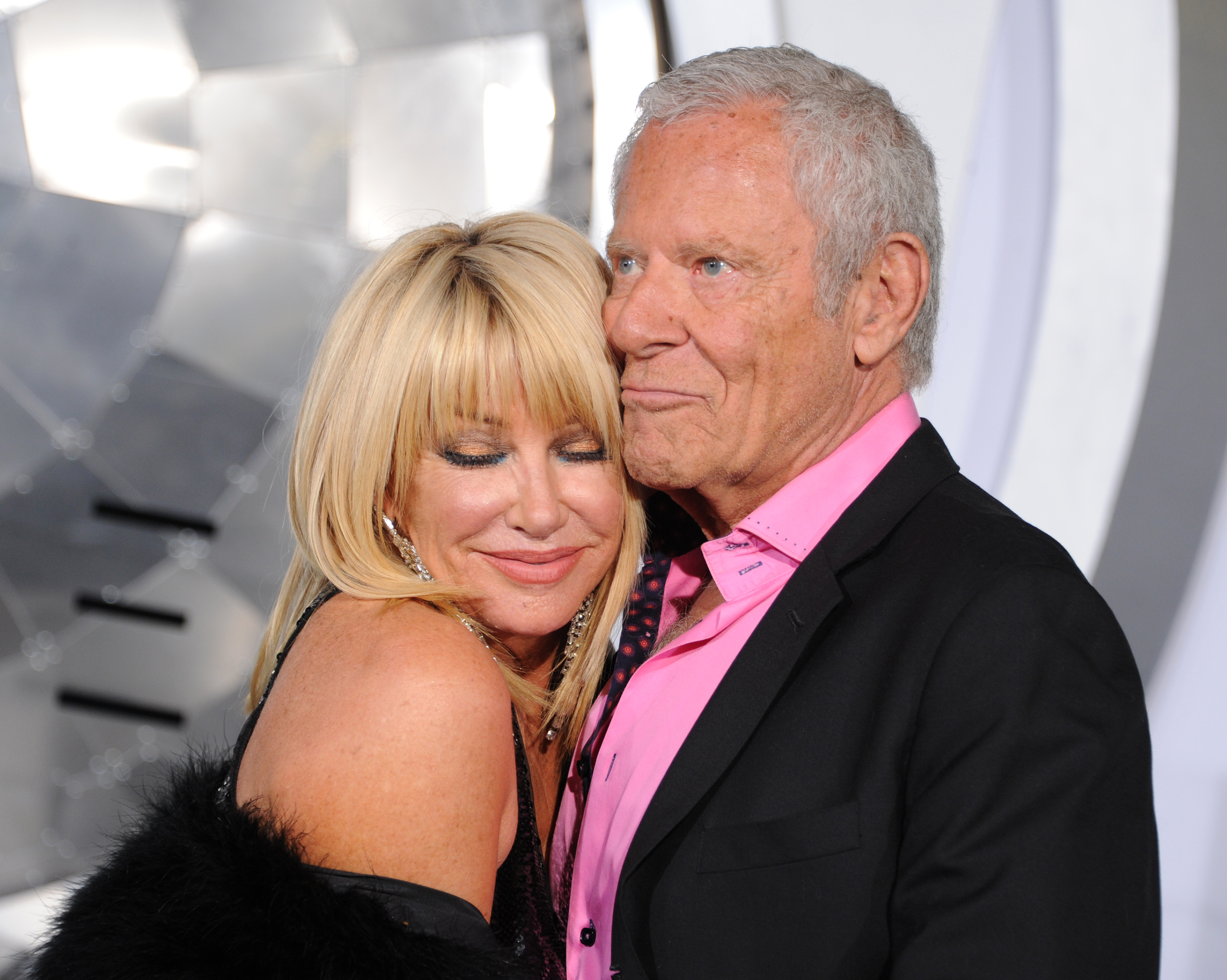 Suzanne Somers and her husband Alan Hamel at the premiere of "Passengers" on December 14, 2016, in Westwood, California | Source: Getty Images