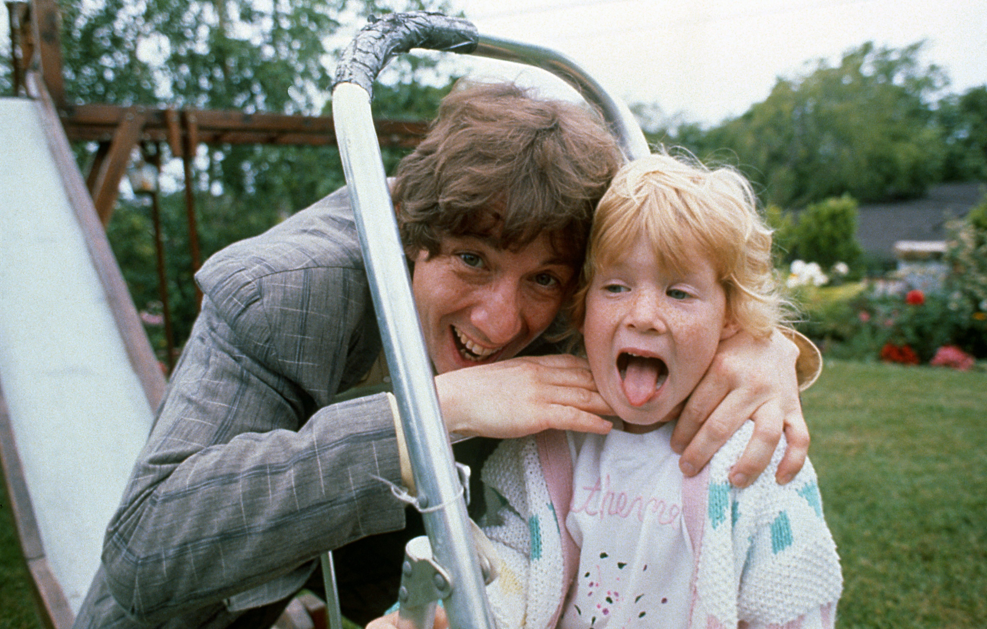 Martin Short poses with his daughter, Katherine Elizabeth, in Los Angeles, California in 1989 | Source: Getty Images
