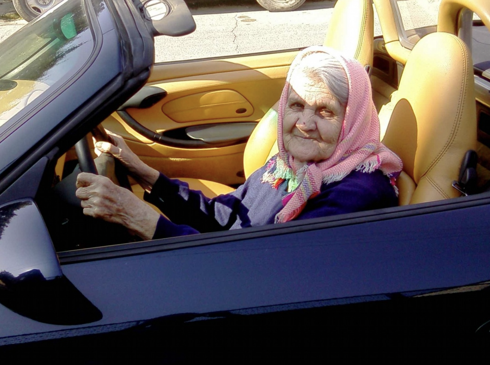Older woman in a car | Source: Shutterstock