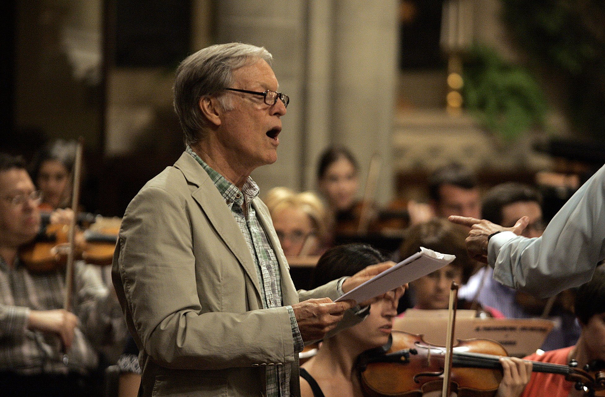 Richard Chamberlain rehearses narrations from "Camelot" with the Los Angeles Lawyers Philharmonic in Los Angeles on July 12, 2010. | Source: Getty Images