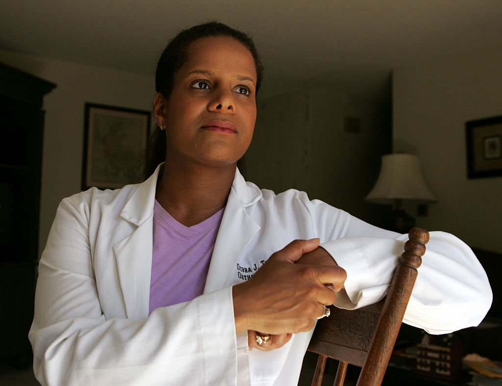 Debi Thomas at her home in Fountain Valley, July 6, 2006 | Photo: GettyImages