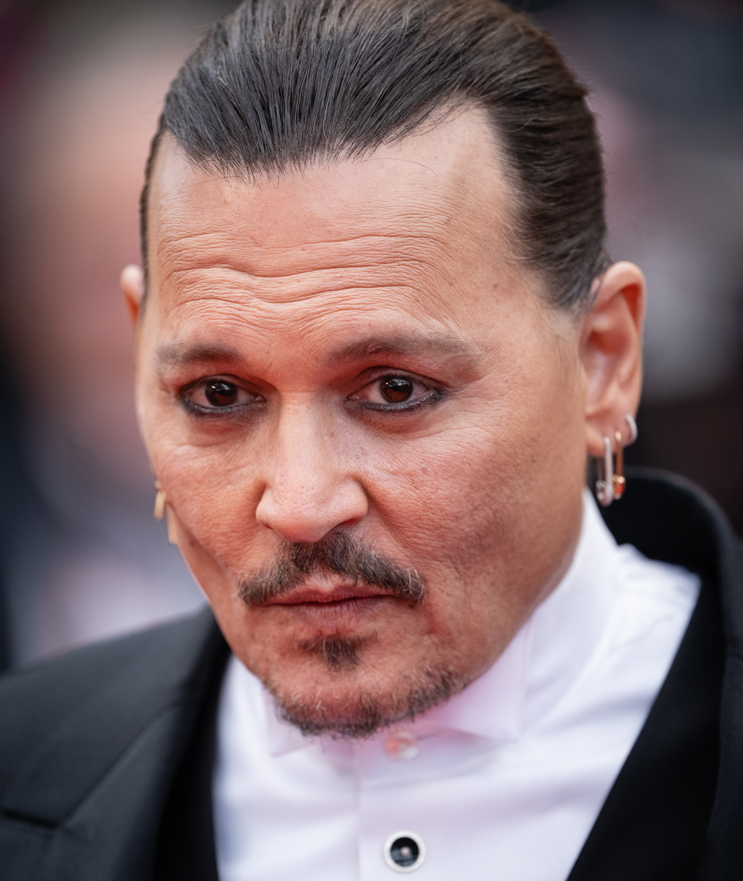 Johnny Depp en la alfombra roja de Cannes, Francia, 2023 | Foto: Getty Images