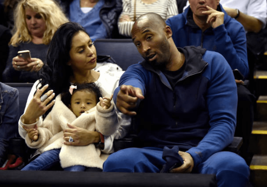 Kobe Bryant chats with his wife Vanessa Bryant as they sat in the stands with their daughter Bianka Bryant at the UConn-Notre Dame NCAA Tournament national semi-final in Columbus, Ohio, on March 30, 2018, | Source: Brad Horrigan/Hartford Courant/Tribune News Service via Getty Images