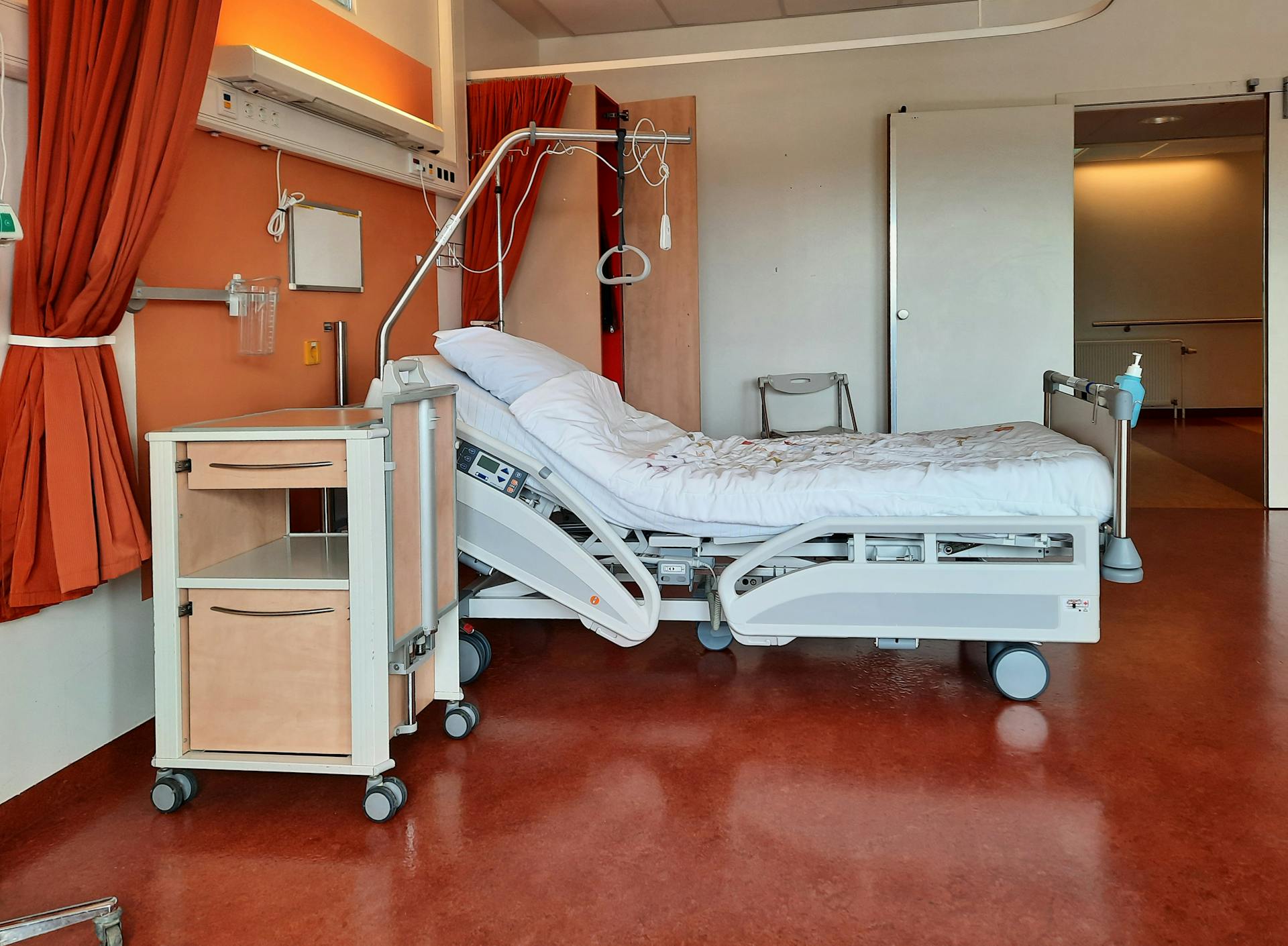 An empty hospital bed | Source: Pexels