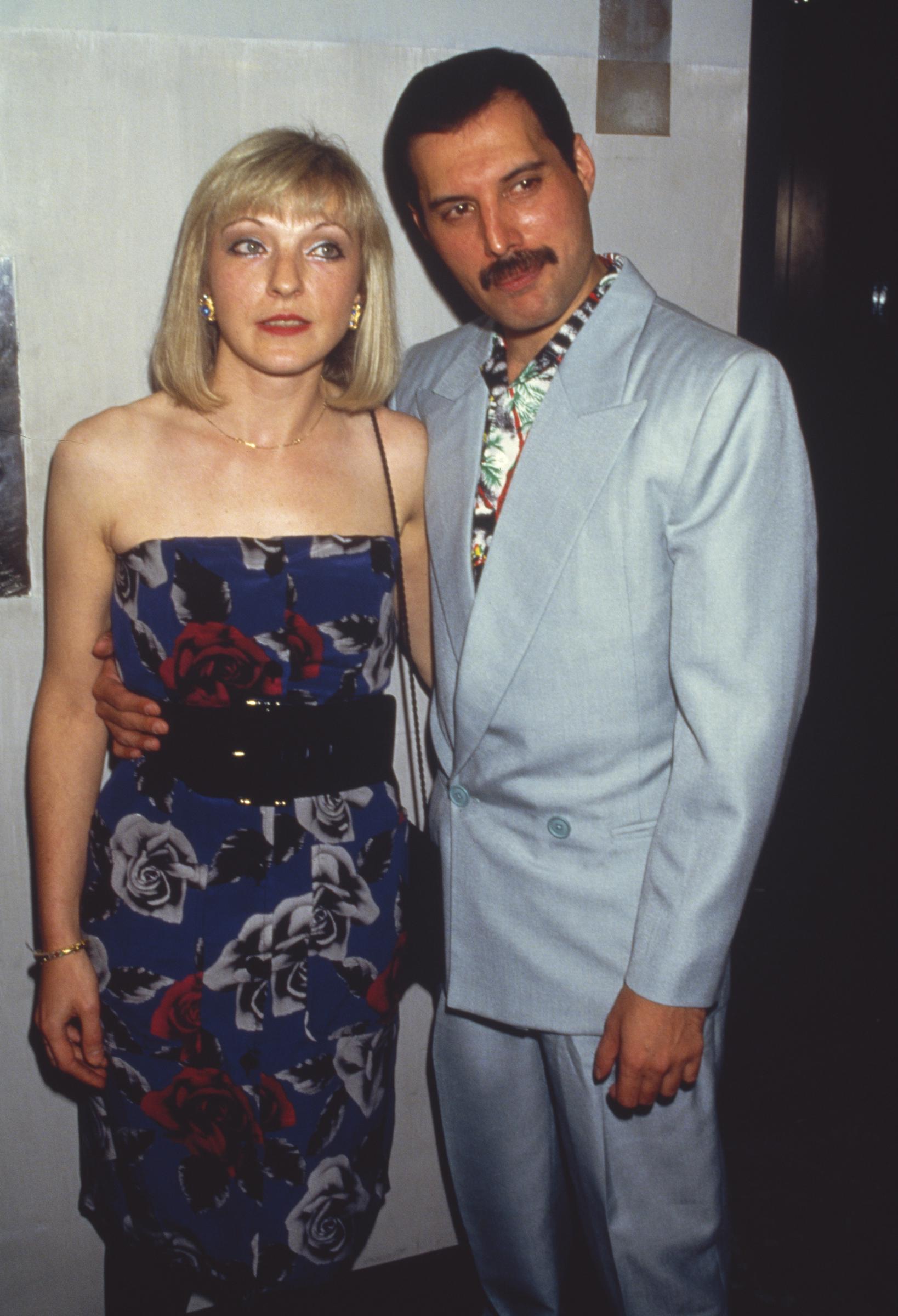 Freddie Mercury (1946 - 1991) and Mary Austin at an after-party for Queen's Wembley concerts on 12 July 1986 in Kensington Roof Gardens, London.