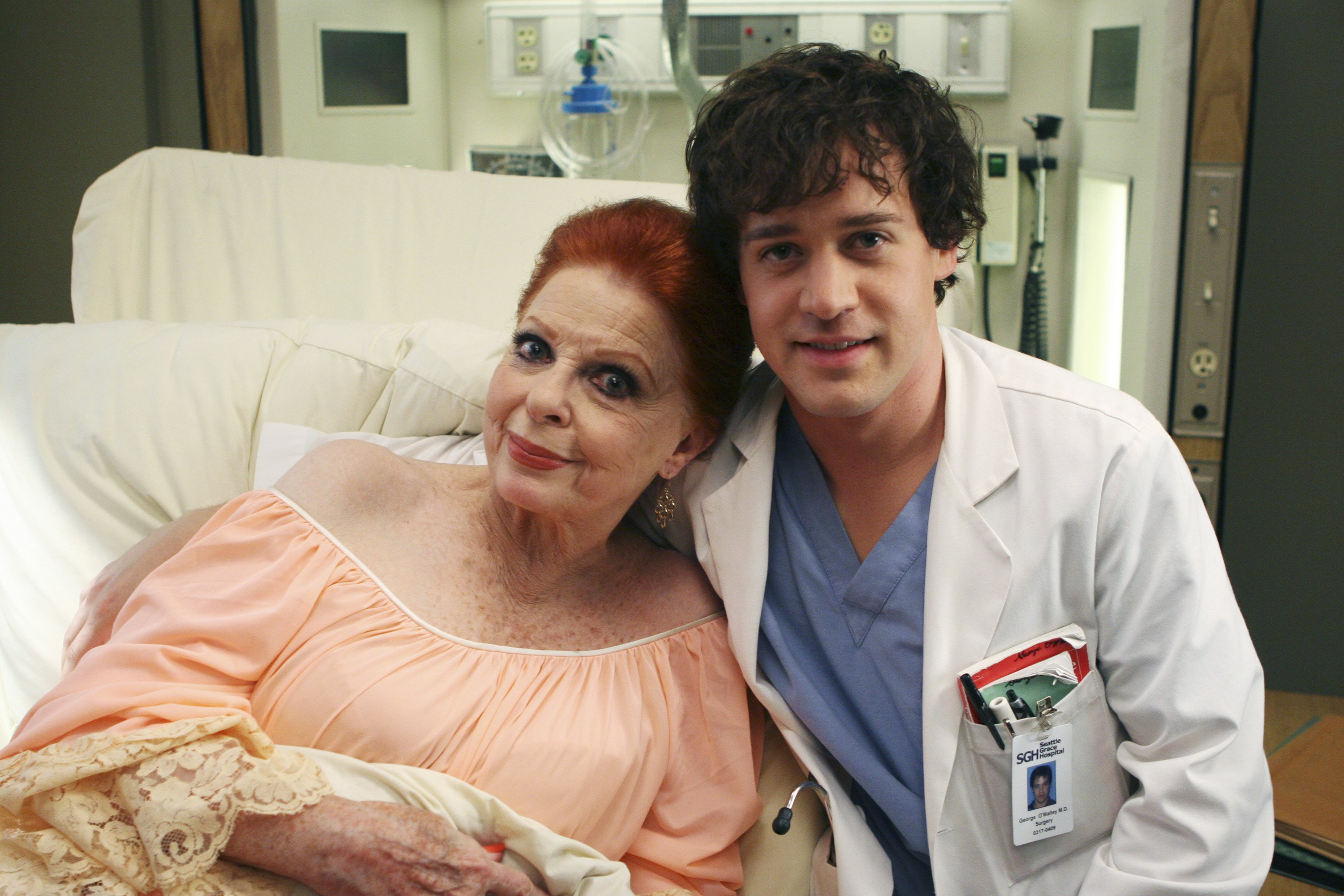 Carole Cook with another actor on "Grey's Anatomy" on October 26, 2005 | Source: Getty Images